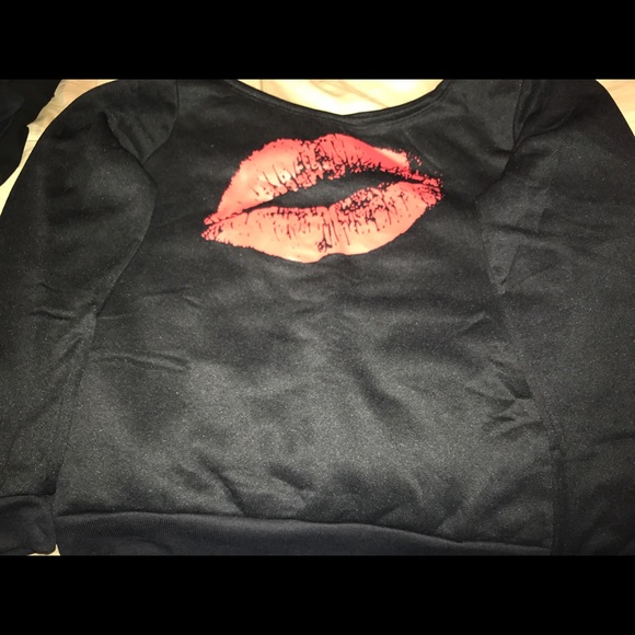 Woman's Top - Picture 2 of 2