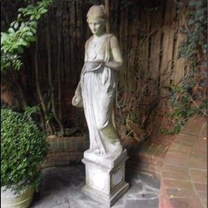 Meet your Posher, Leslie