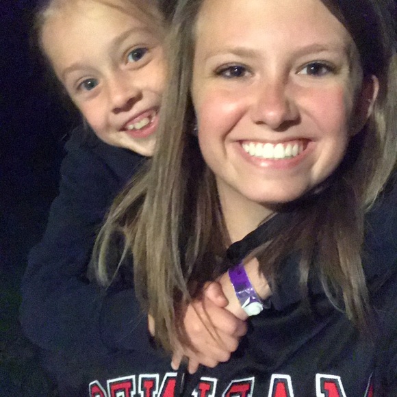 Meet Your Posher, Taylor - Picture 2 of 4