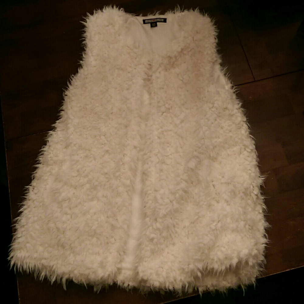 Nwt fuzzy vest