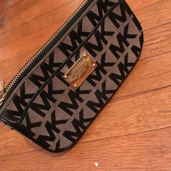 Micheal Kors Small Bag - Picture 2 of 4