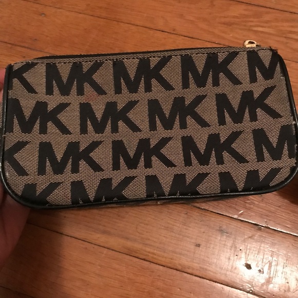 Micheal Kors Small Bag - Picture 3 of 4