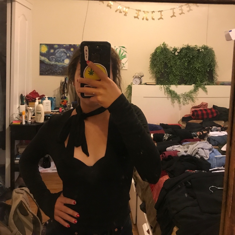 DEEP V with choker/scarf tie at neck