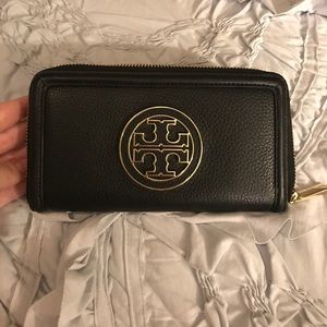 Tory Burch Amanda wallet- Black