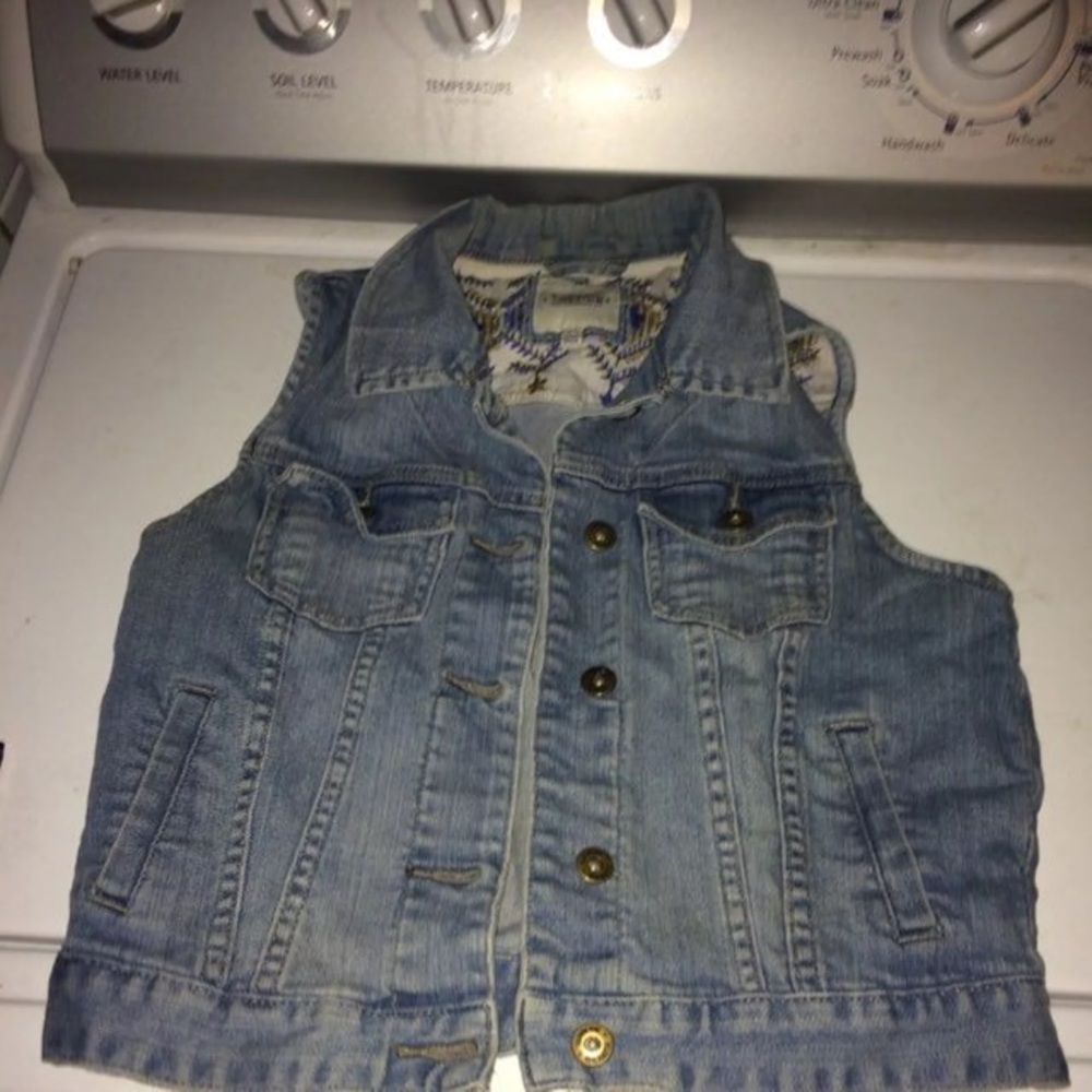 Cute jean vest!