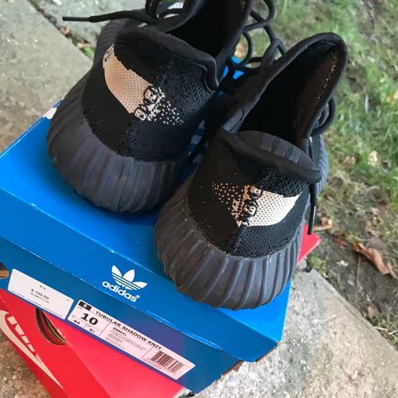 Yeezy main image 4