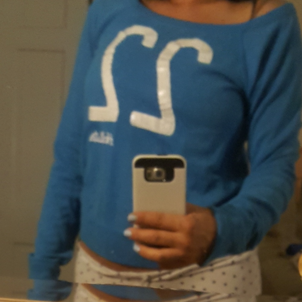 Hollister off the shoulder super cute sweater