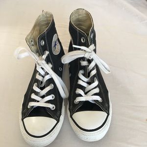 High top black classic converse !