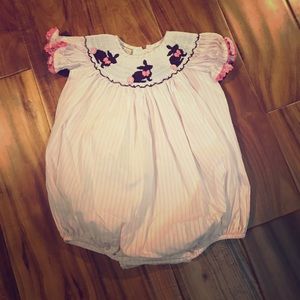 Smocked romper w bunnies