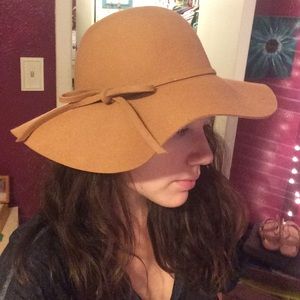 David & Young Flowy Wool Hat