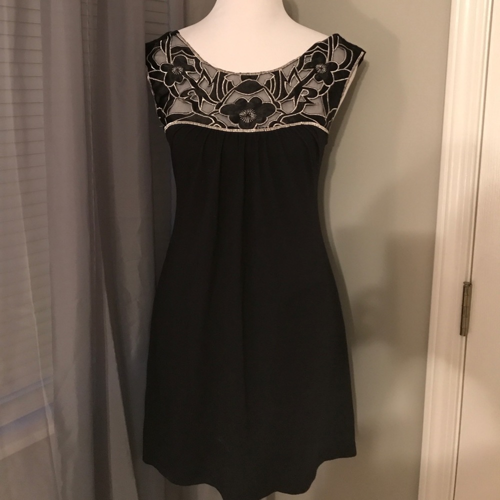 Detailed neckline, black casual dress