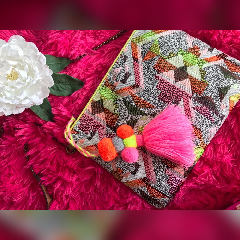 Summer End SALE‼️Cute Boho Tribal Pom Pom bag