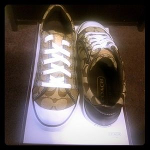 Slightly worn (2x) Coach Barrett sneaker