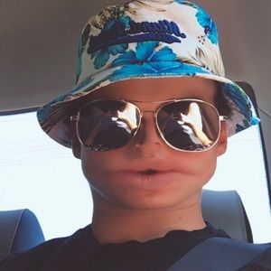 Meet your Posher, Colin