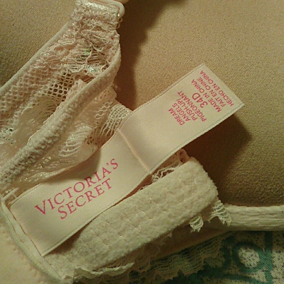 Victoria's Secret - Picture 2 of 2