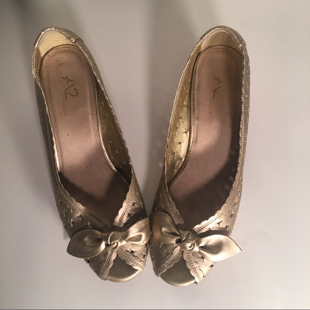 AEROSOLES A2 Gold Bow Front Open Toe Wedges