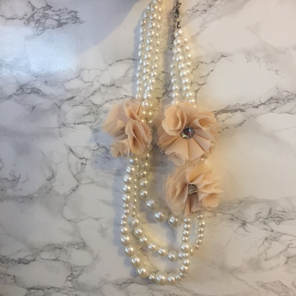 Pearl and Floral layered necklace! So pretty!