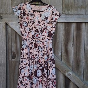 Loft Summer Flouncy  Dress. Medium Petite in size