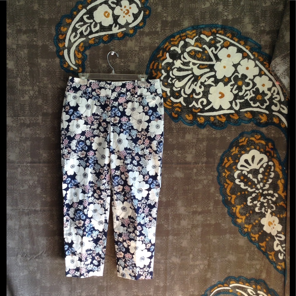 Ann Taylor Floral Size 8 Capris
