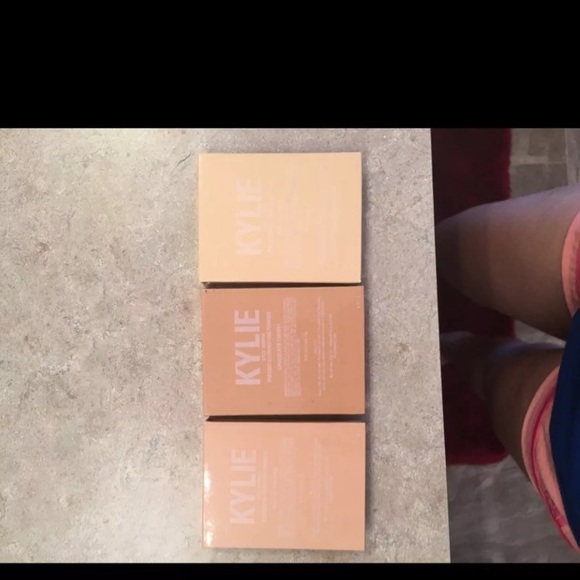 Kylie Cosmetic Bundle - Picture 3 of 3