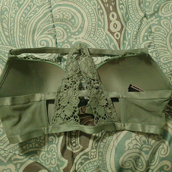 Victoria's Secret - Picture 2 of 3