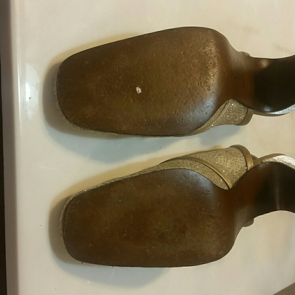 Shoes - Picture 3 of 4