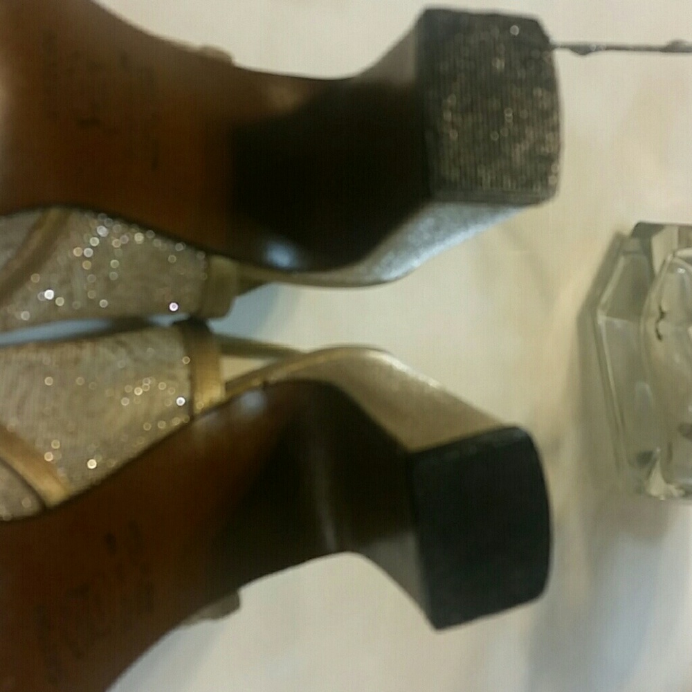 Shoes - Picture 4 of 4