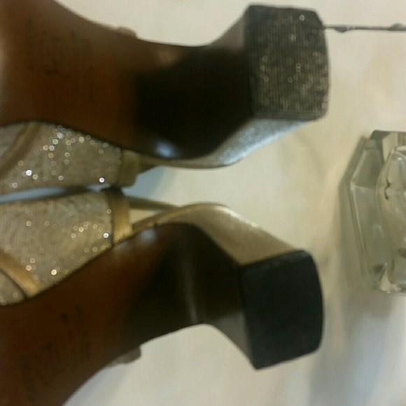 Shoes - Picture 4 of 4