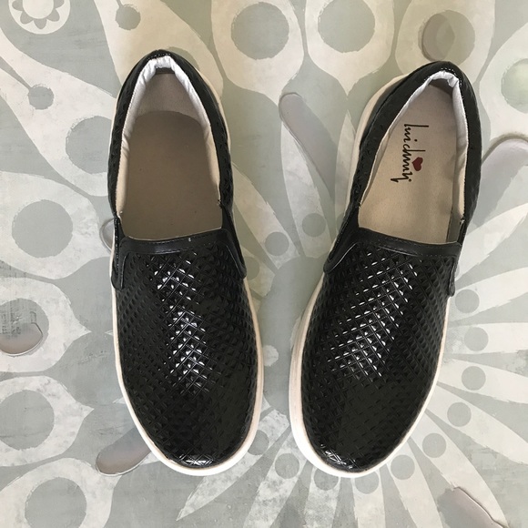 {Luichiny} Vay Kay Glossy Textured Slip Ons - Picture 2 of 7