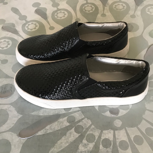{Luichiny} Vay Kay Glossy Textured Slip Ons - Picture 5 of 7