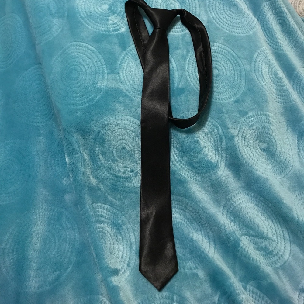 Men's skinny tie