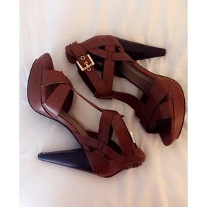 Guess Tan Leather Pumps