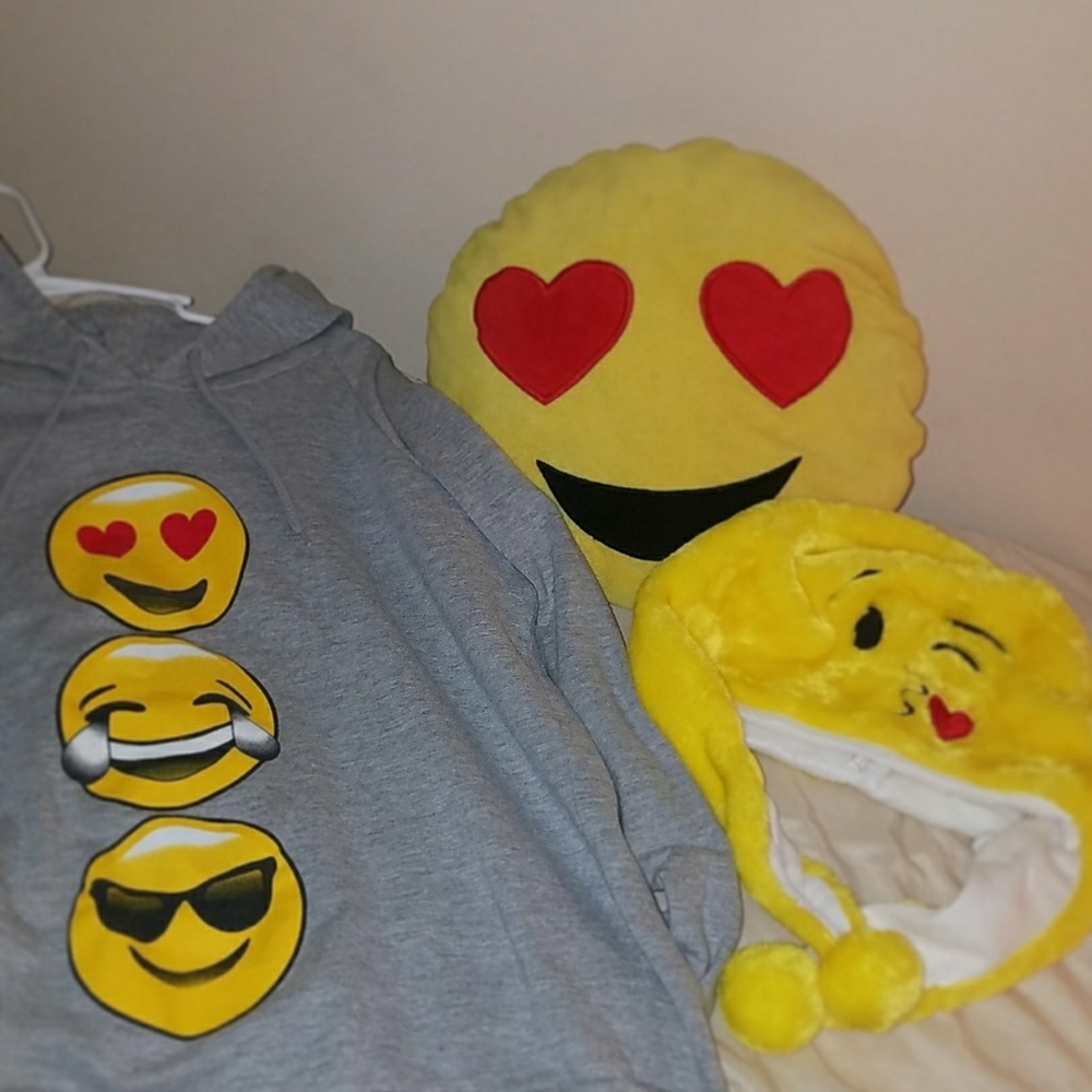 EMOJI BUNDLE 😍😎😘