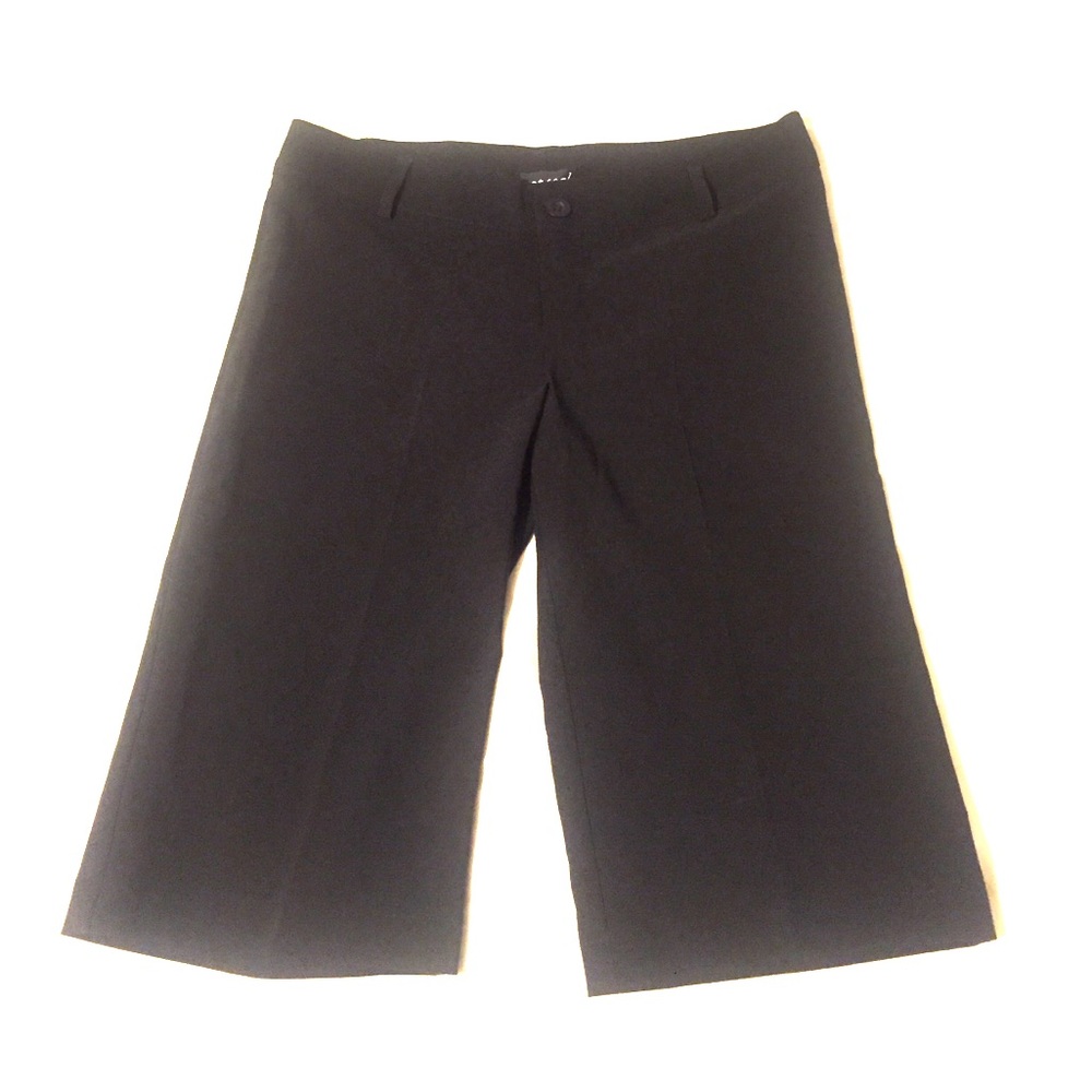 Wet Seal dress short capris, size small