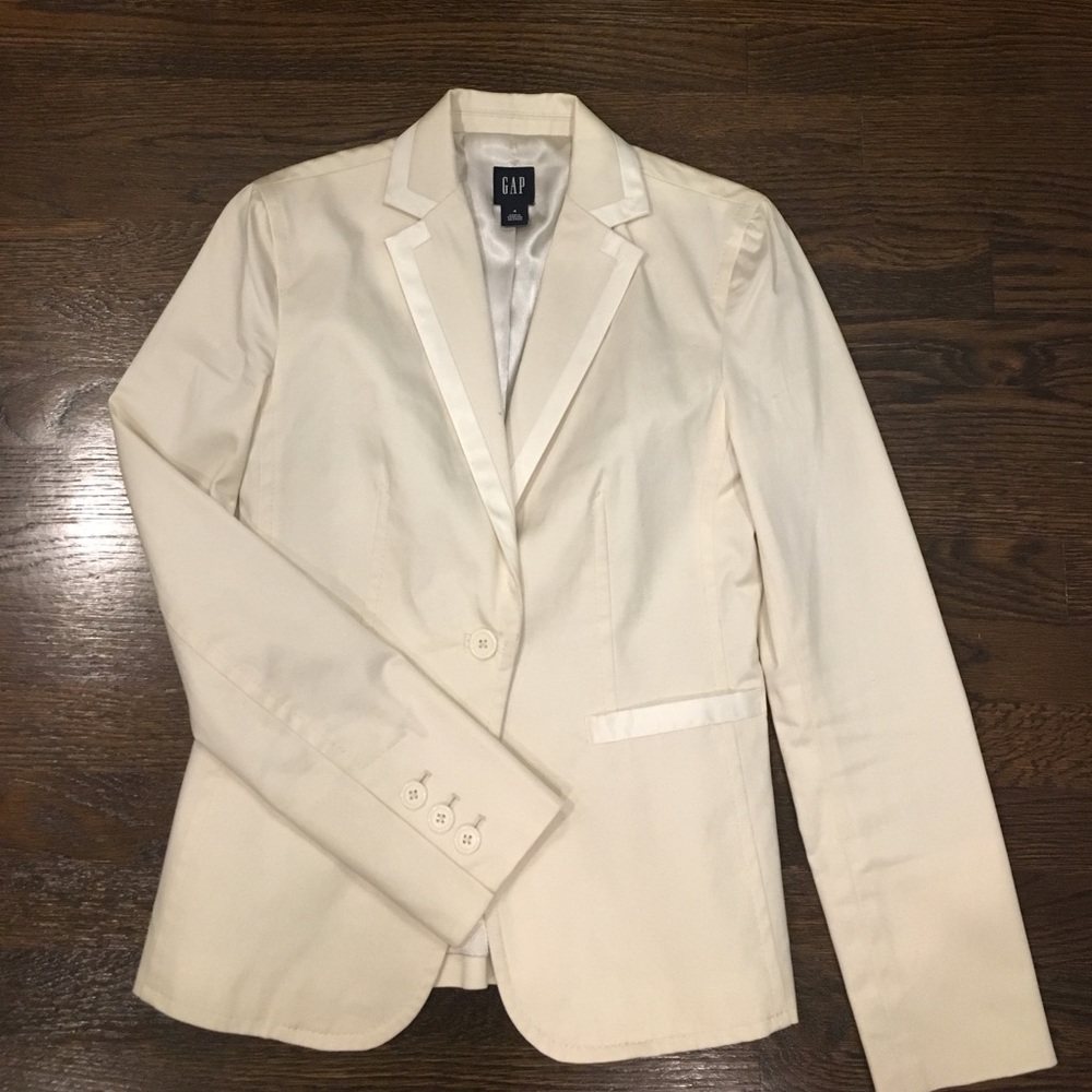 Cream/off-white blazer from Gap, with satin lining
