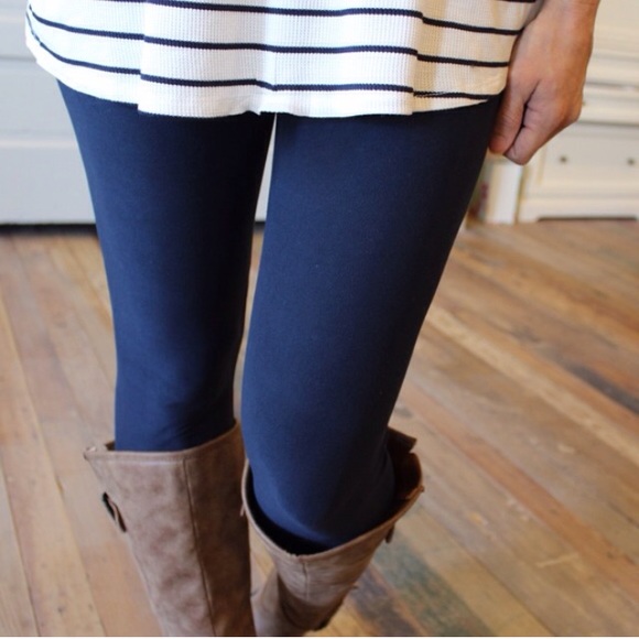 🚨LAST ONE🚨Navy Soft Leggings - Picture 3 of 8