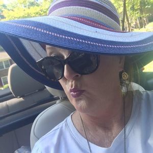 Meet your Posher, Lori