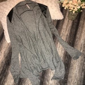 Lightweight cardigan with leather shoulders