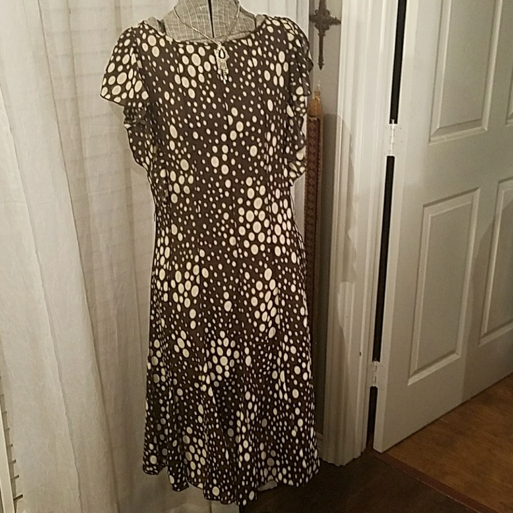 Polka dot swing dress. Cute!