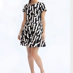 Dusen Dusen Black Slash Box Swing Dress