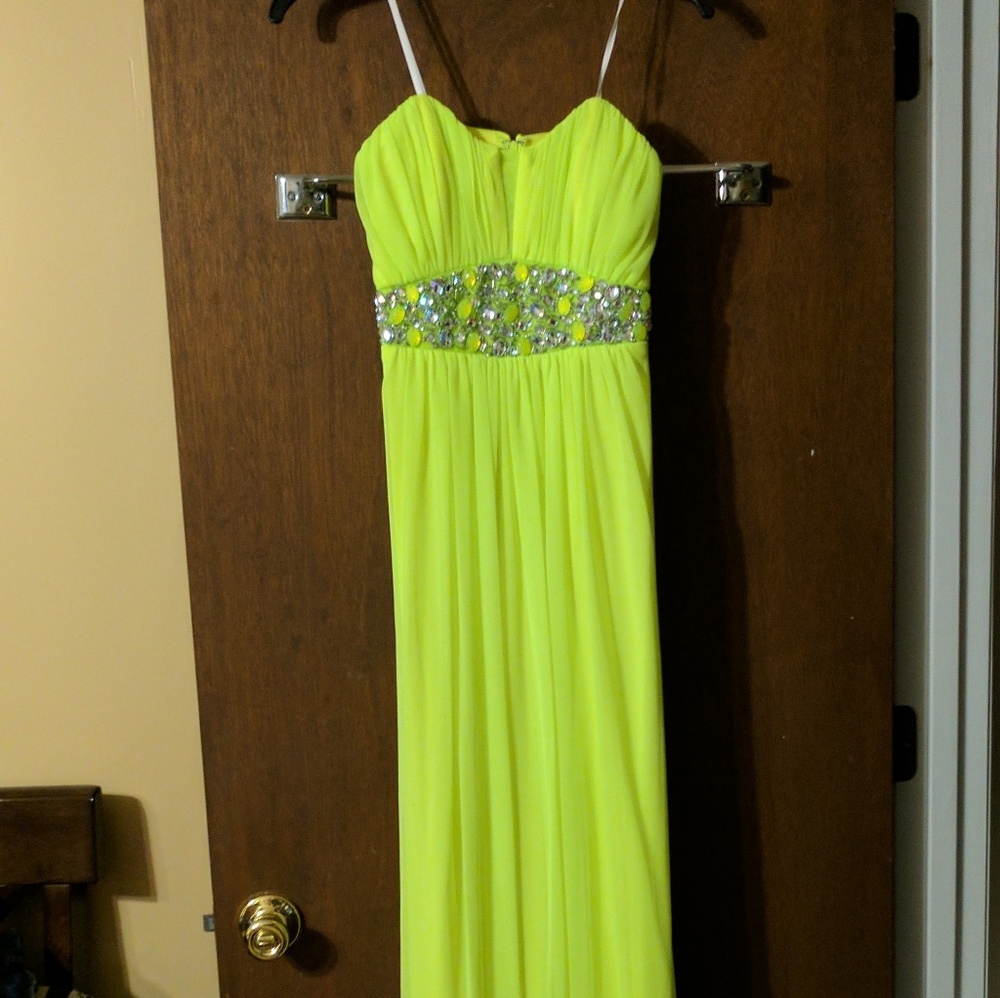 Prom dress. Bought but never worn.