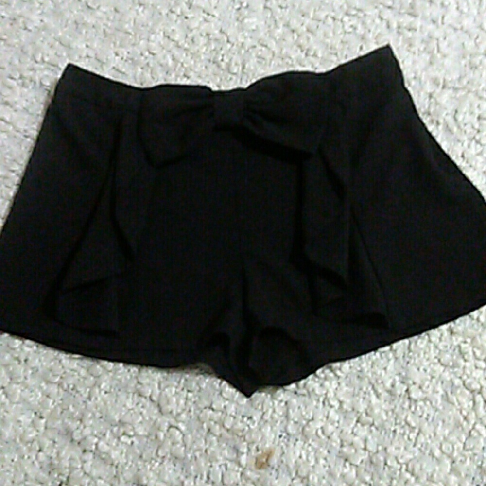 Bow front shorts
