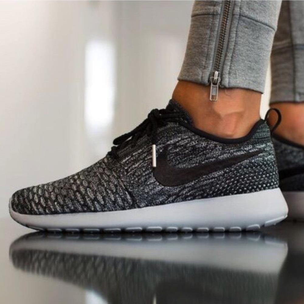 Women's Nike Roshe One Oreo Gray multi 7.5