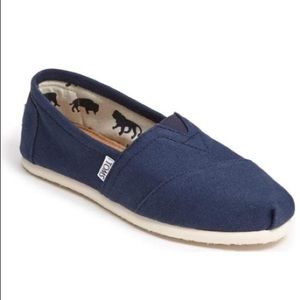 Toms slip on flats