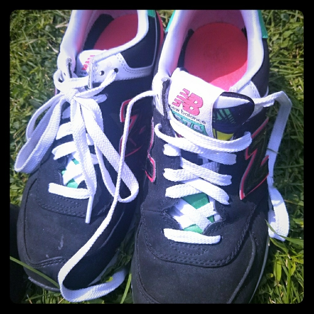New balance tennis shoes