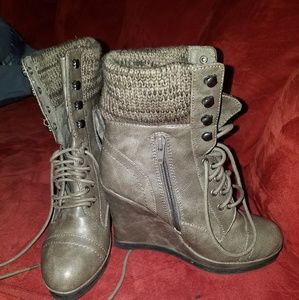 LAST CHANCE LOWEST PRICE Gray Laced boots size 6.5