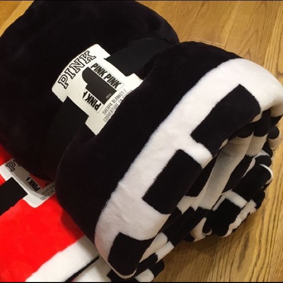 PINK Victoria's Secret Accessories - BLACK AND WHITE SHERPA BLANKET