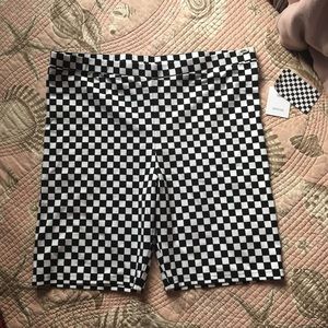 🏁 SOLD 🏁 NWT Vans Checkered Biker Shorts