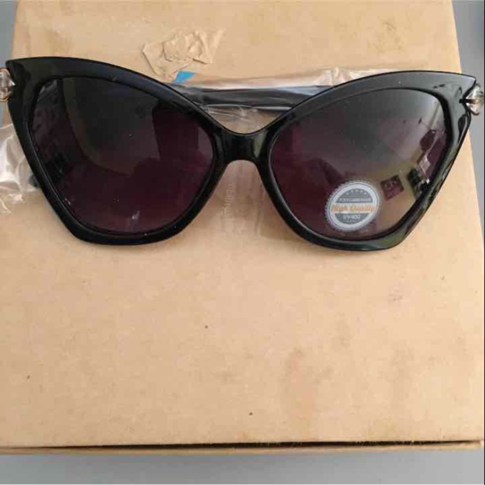 Cat eye rhinestone sunglasses