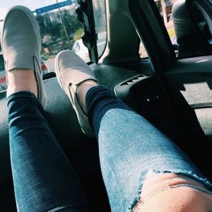 HOLD Nude suede slip on Vans